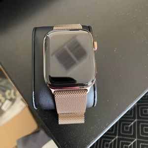 Apple Watch series 4 cellular stainless steel gold